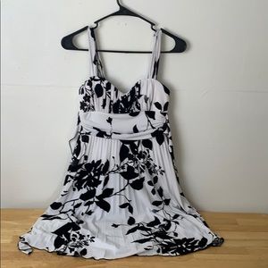 Flower black and white dress